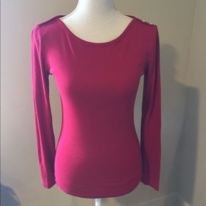 Gap red top
